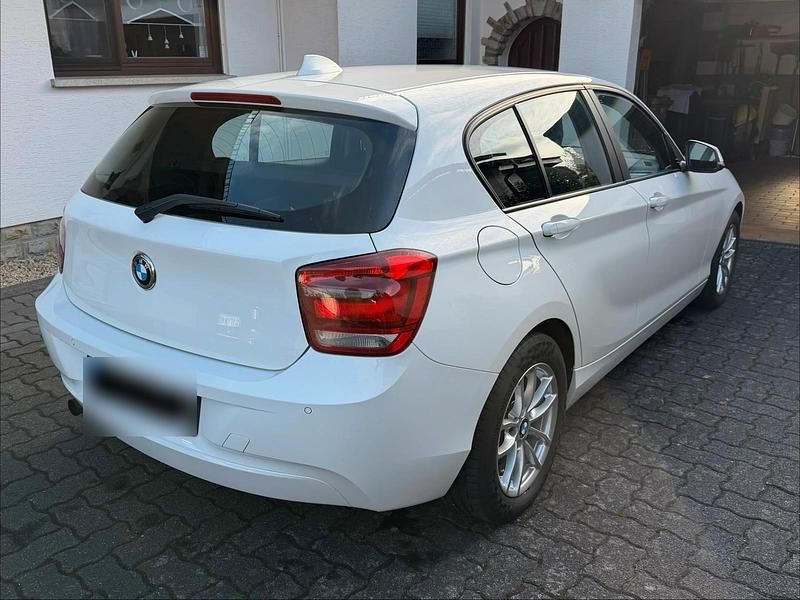 Gebraucht BMW 114 102 PS (75 kW) 2013 Weiß Kleinwagen