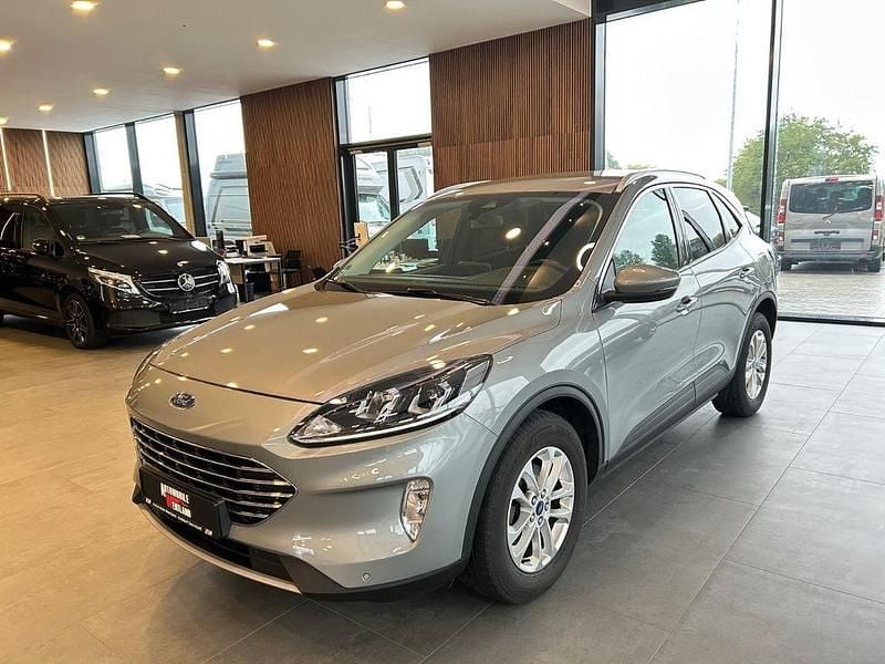 Silber Gebraucht 2023 Ford Kuga Titanium SUV | 19.990 € (Fairer Preis) - Bild 1/4