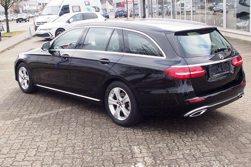 Gebraucht Mercedes E220 194 PS (142 kW) 2017 Obsidanschwarz Kombi