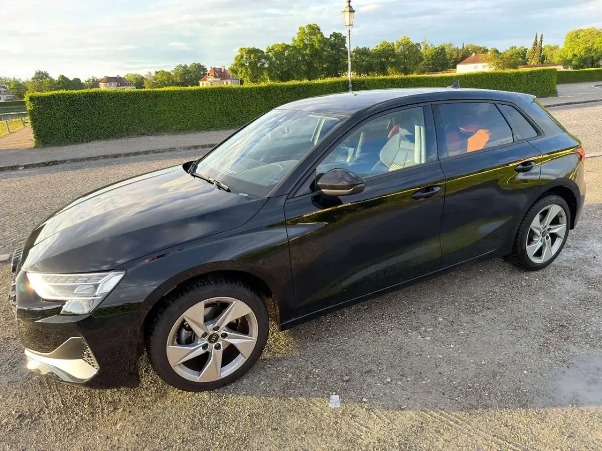 Gebraucht Audi A3 Advanced 116 PS (85 kW) 2025 Schwarz Kombi