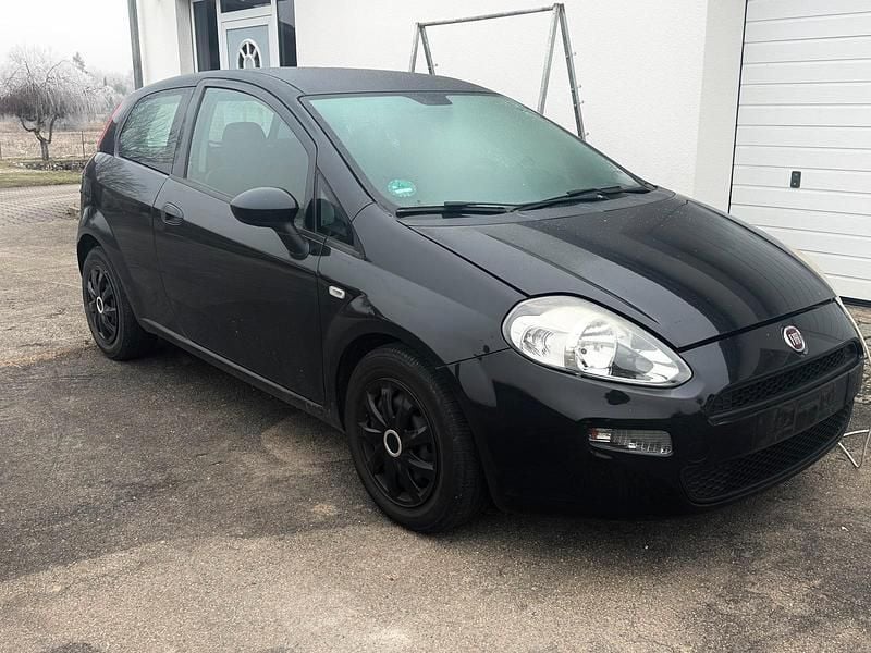 Gebraucht Fiat Punto 69 PS (50 kW) 2015 Schwarz Kleinwagen