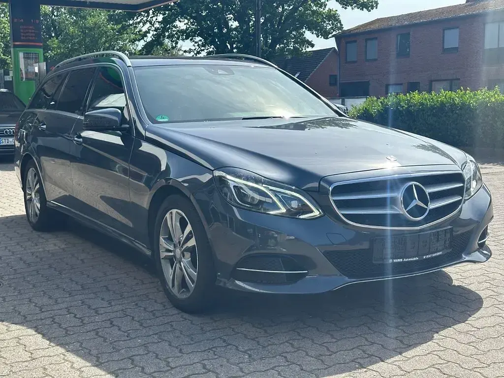 Gebraucht Mercedes E220 170 PS (125 kW) 2013 Grau Limousine