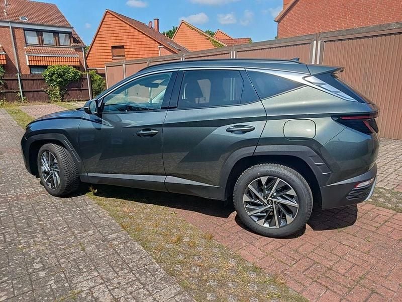 Grau Gebraucht 2023 Hyundai Tucson SUV | 24.500 € (Superpreis) - Bild 1/4