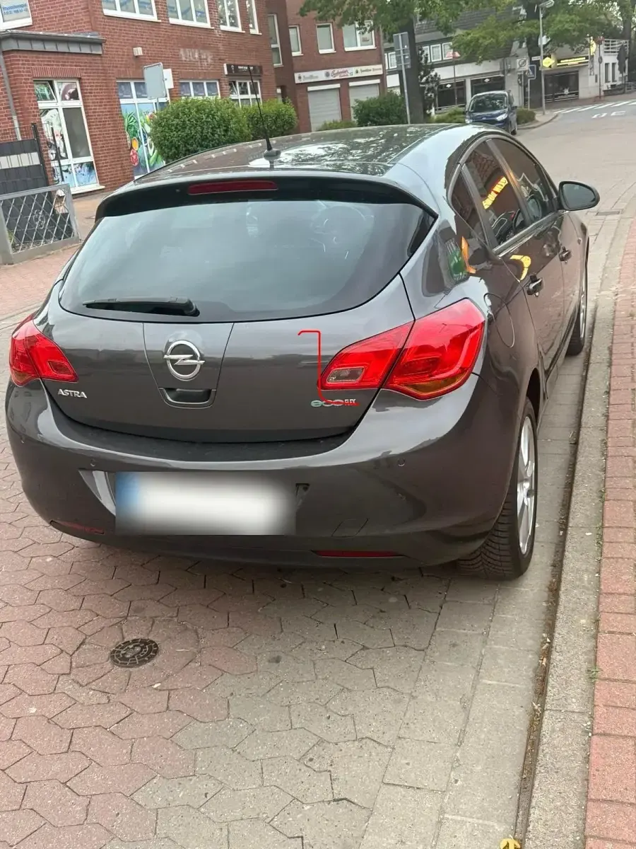 Usata Opel Astra 101 CV (74 kW) 2011 Utilitaria