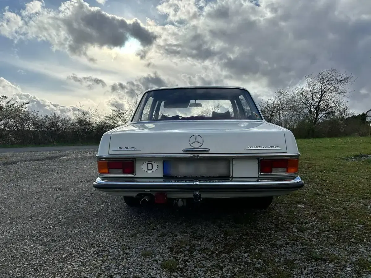 Gebraucht Mercedes W115 105 PS (77 kW) 1971 Weiß Limousine