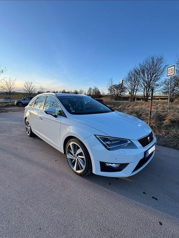 Weiß Gebraucht 2014 Seat Leon ST FR Kombi | 12.800 € (Etwas zu teuer) - Bild 1/4