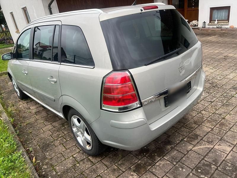 Gebraucht Opel Zafira 105 PS (77 kW) 2007 Gold Van / Kleinbus