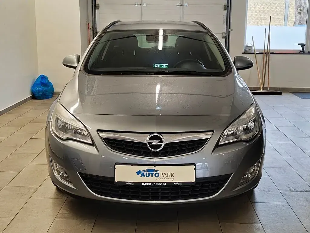 Gebraucht Opel Astra Design Edition 110 PS (80 kW) 2011 Silber Kombi