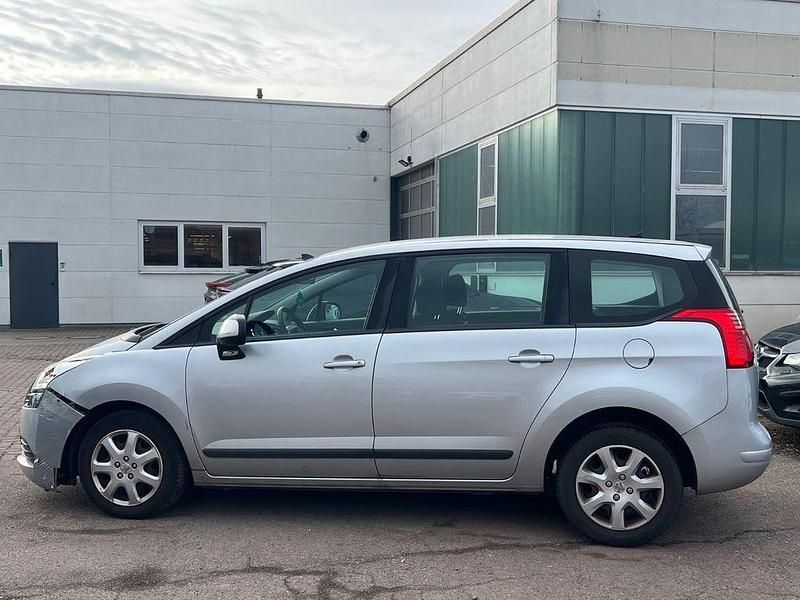 Gebraucht Peugeot 5008 Access 120 PS (88 kW) 2011 Grau Van / Kleinbus