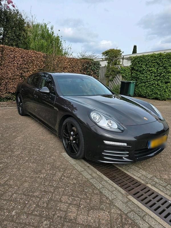 Gebraucht Porsche Panamera 310 PS (228 kW) 2014 Schwarz Kleinwagen