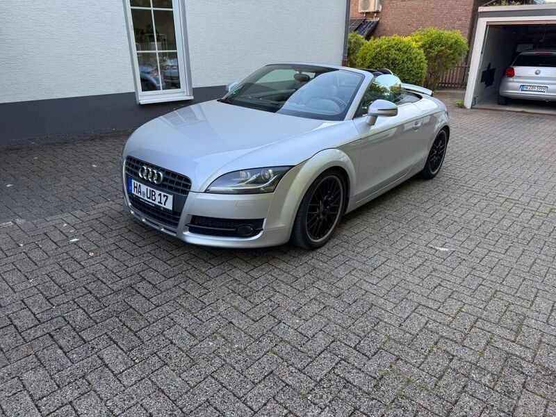 Silber Gebraucht 2007 Audi TT Roadster Ambiente Cabrio | 8.399 € (Fairer Preis) - Bild 1/4