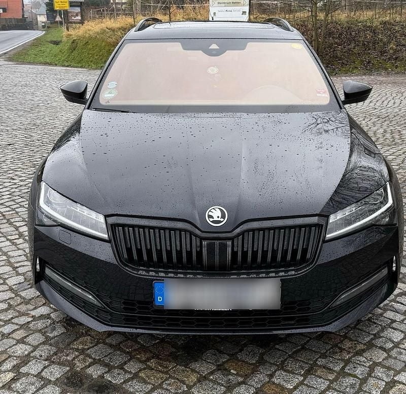 Schwarz Gebraucht 2020 Skoda Superb SportLine Kombi | 21.000 € (Superpreis) - Bild 1/4