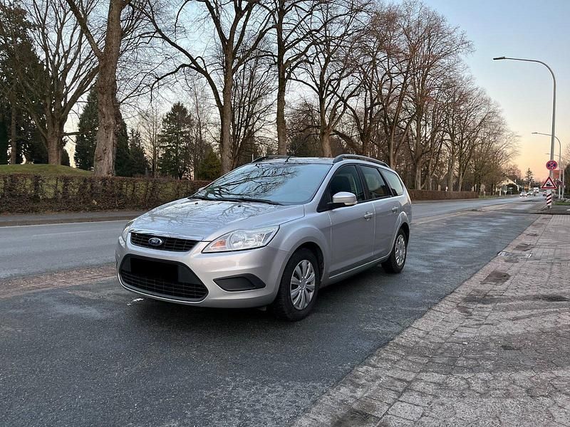 Silber Gebraucht 2010 Ford Focus Kombi | 3.250 € (Fairer Preis) - Bild 1/4