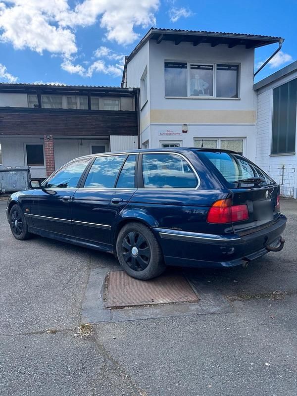 Gebraucht BMW 528 193 PS (141 kW) 1998 Blau Kombi