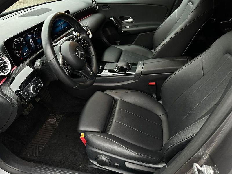 Gebraucht Mercedes A180 116 PS (85 kW) 2019 Grau Limousine