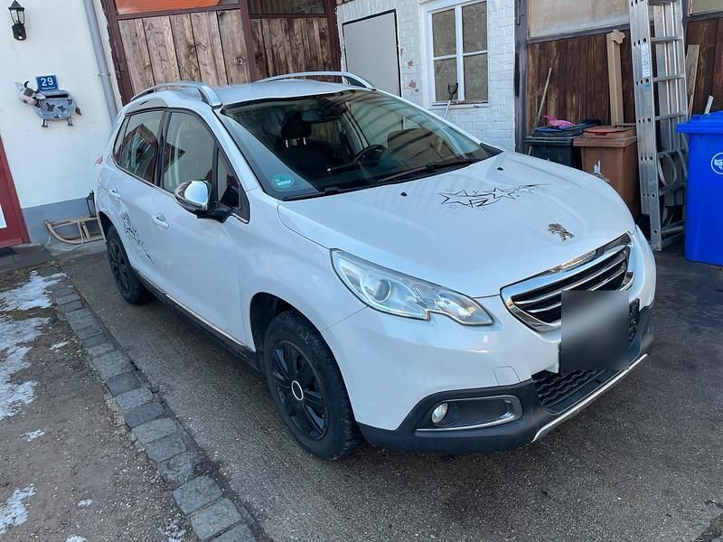 Weiß Gebraucht 2015 Peugeot 2008 SUV | 4.590 € (Superpreis) - Bild 1/4
