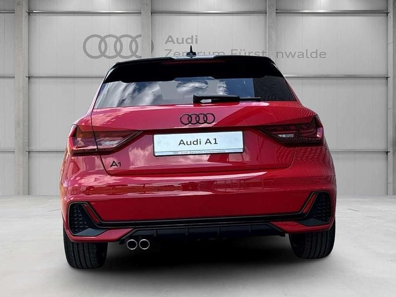 Nowe Audi A1 S-Line 207 KM (152 kW) 2026 Czerwony SUV