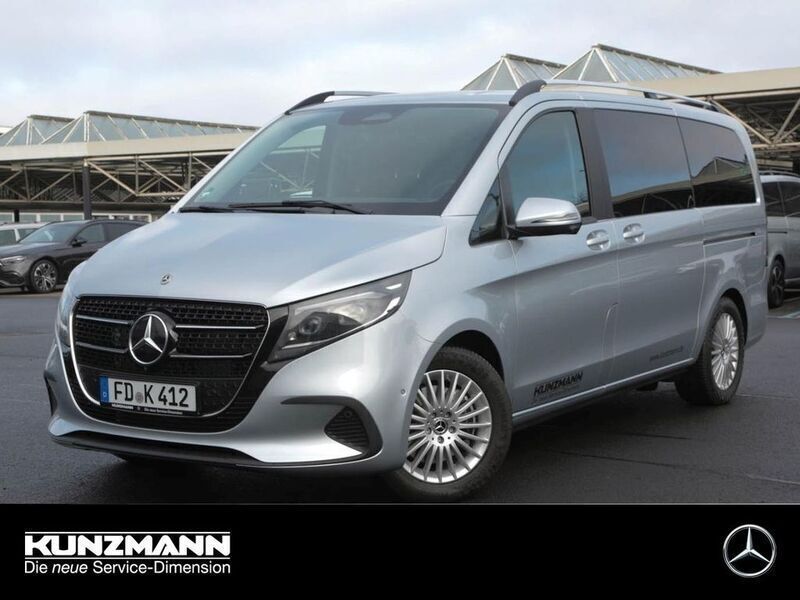 Hightechsilber metallic metallic Gebraucht 2025 Mercedes V300 Style Van / Kleinbus | 72.740 € (Teuer) - Bild 1/4