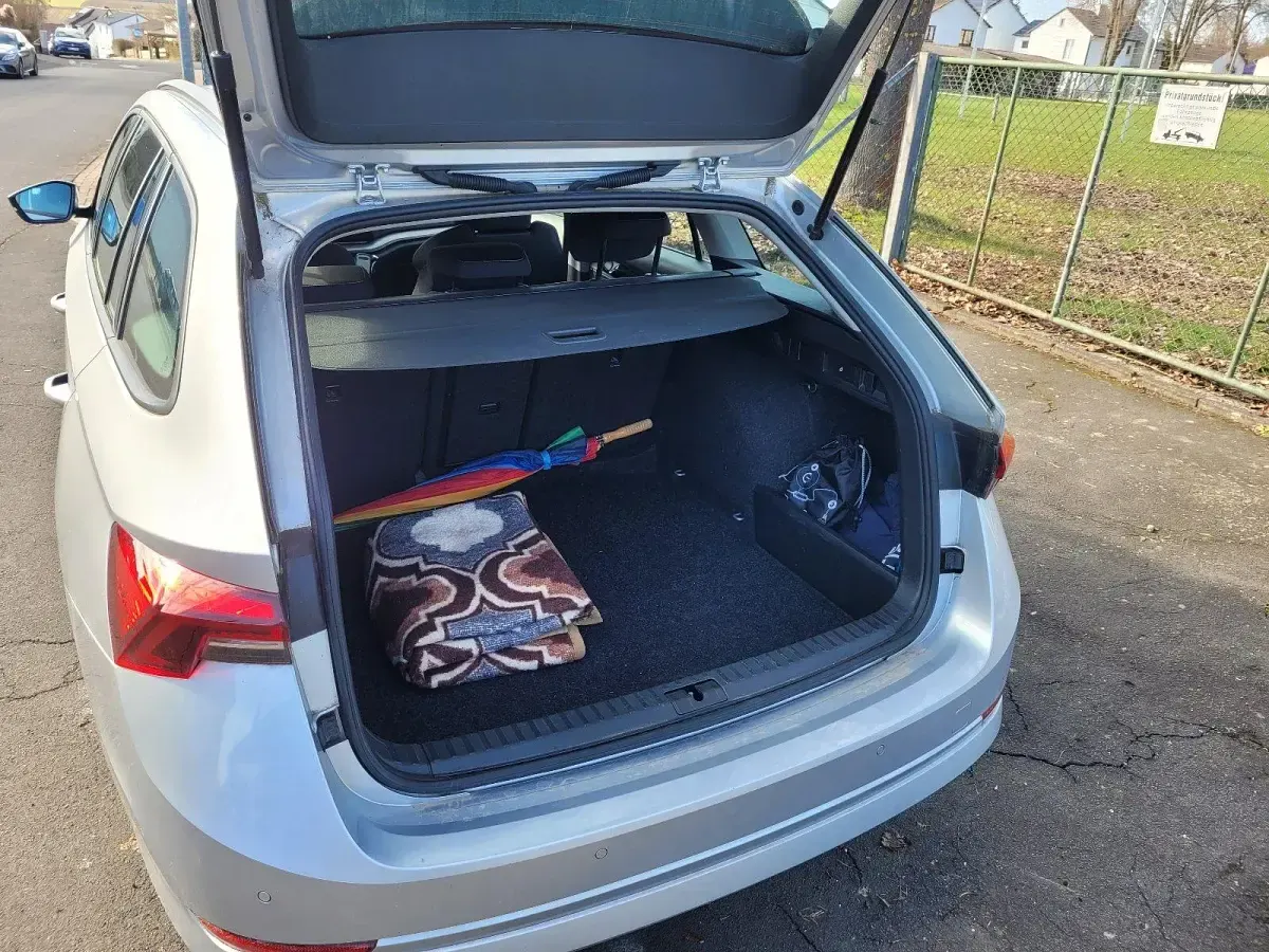 Gebraucht Skoda Octavia Ambition 150 PS (110 kW) 2023 Grau Kombi