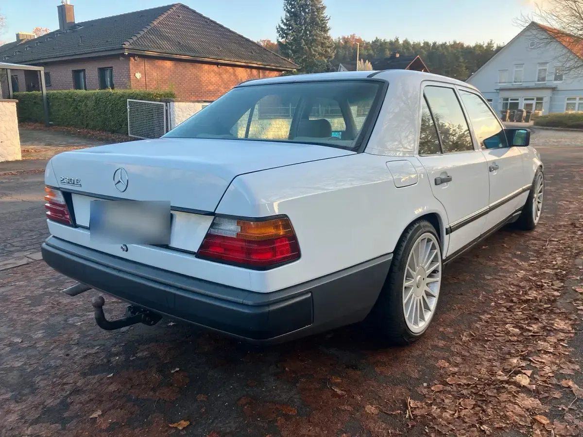 Gebraucht Mercedes E230 132 PS (97 kW) 1989 Weiß Limousine