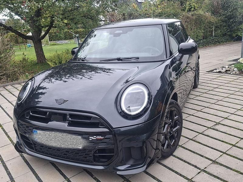 Grau Gebraucht 2024 Mini John Cooper Works Kleinwagen | 29.900 € (Fairer Preis) - Bild 1/4