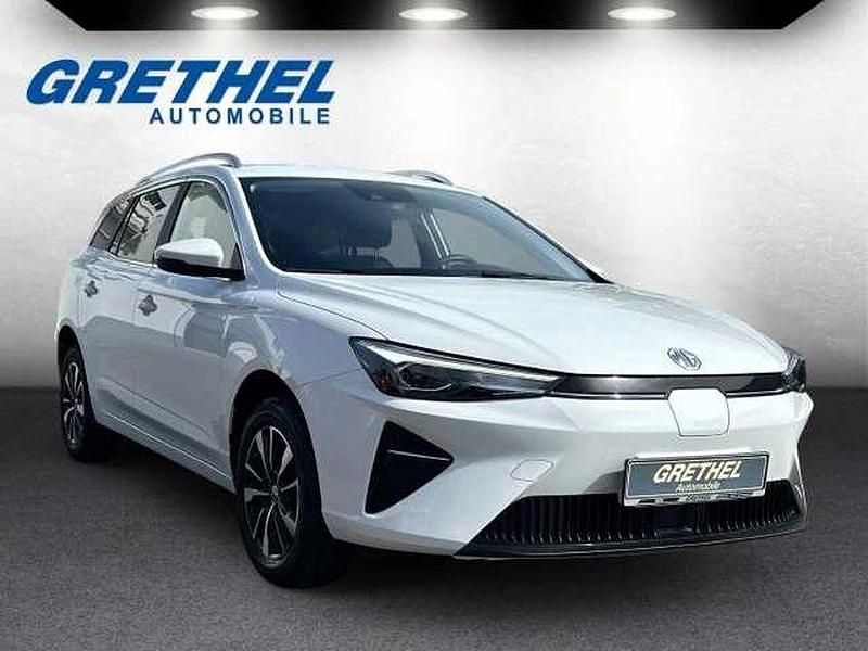 Weiss Gebraucht 2023 MG MG5 EV Comfort Kombi | 23.382 € (Teuer) - Bild 1/4