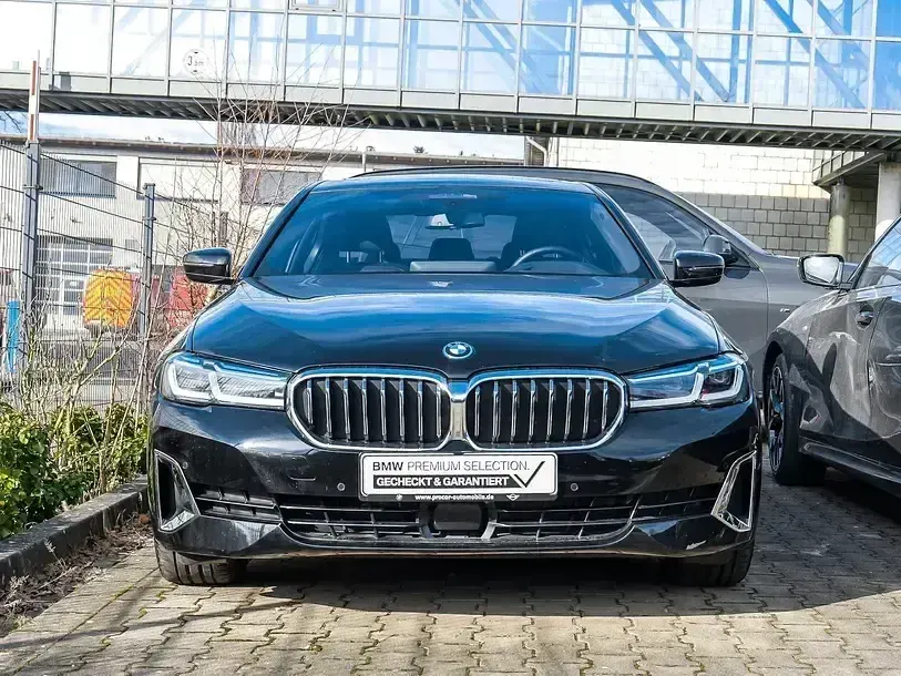 Gebraucht BMW 530e Luxury Line 292 PS (214 kW) 2023 Schwarz uni Limousine