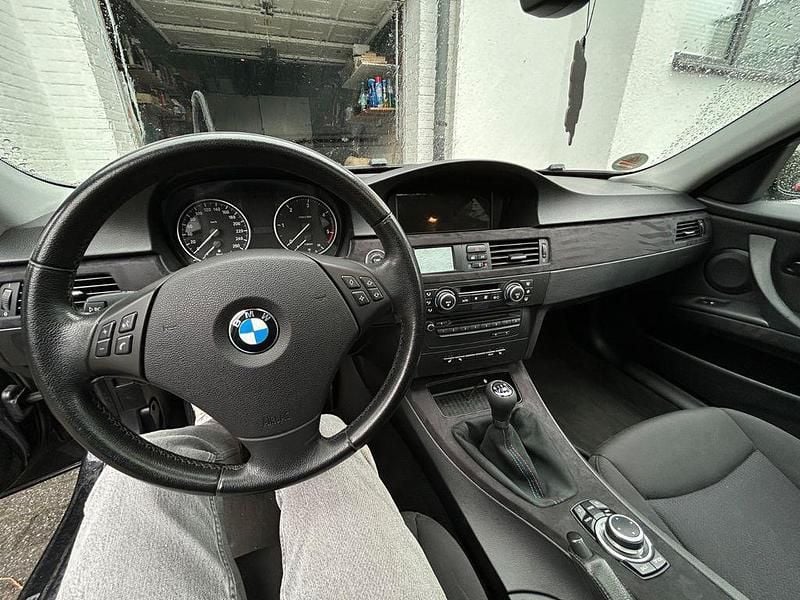 Second-hand BMW 318 Performance 143 CP (105 kW) 2009 Negru Berlinǎ