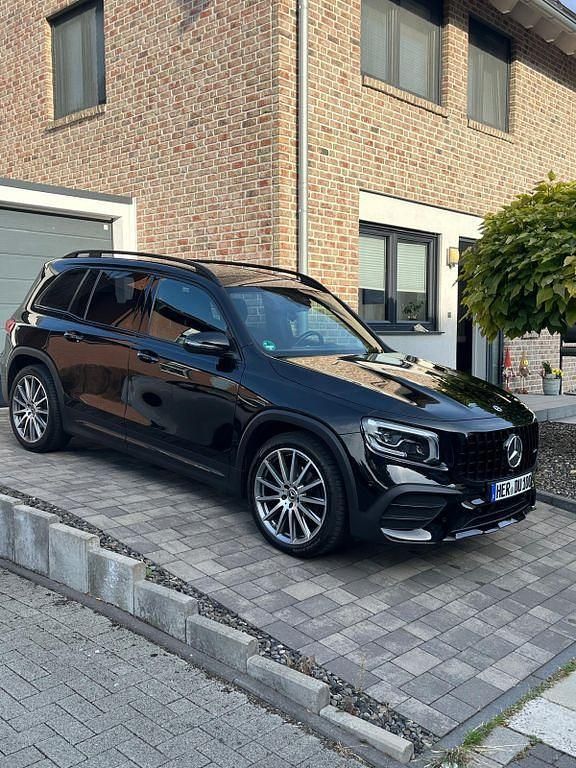 Schwarz Gebraucht 2021 Mercedes GLB220 AMG SUV | 36.990 € (Guter Preis) - Bild 1/4