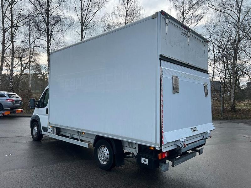 Gebraucht Peugeot Boxer 163 PS (119 kW) 2018 Weiß Van