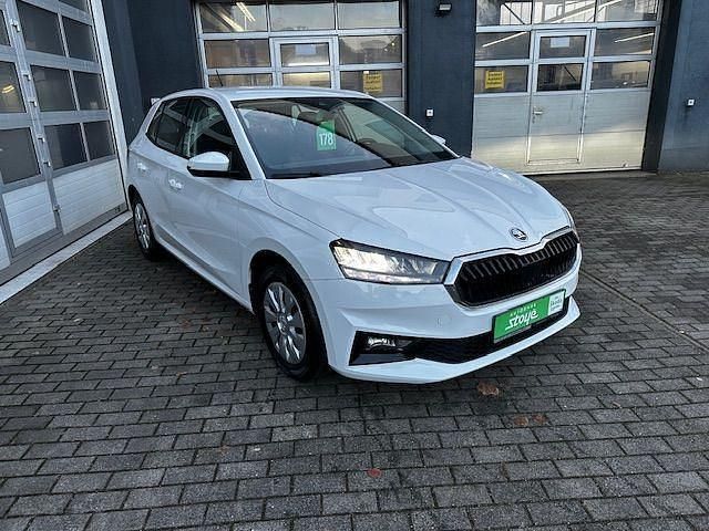 Gebraucht Skoda Fabia Ambition 95 PS (69 kW) 2022 Weiß Limousine