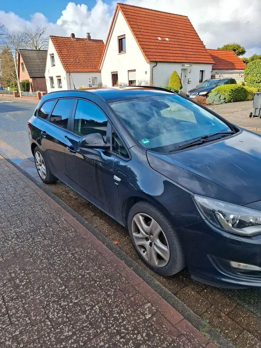 Używany Opel Astra Active 140 KM (102 kW) 2014 Czarny Kombi