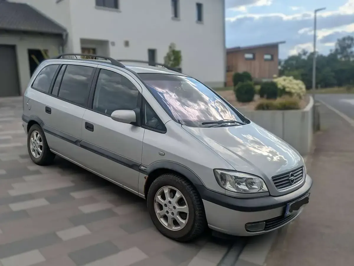 Gebraucht Opel Zafira Edition 125 PS (91 kW) 2001 Silber Van / Kleinbus