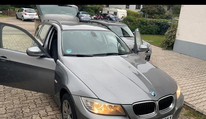 Grau Gebraucht 2010 BMW 318 Kombi | 4.500 € (Guter Preis) - Bild 1/4