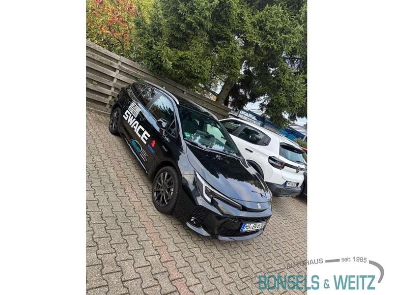 Black mica Gebraucht 2025 Suzuki Swace Comfort+ Kombi | 25.979 € (Fairer Preis) - Bild 1/4