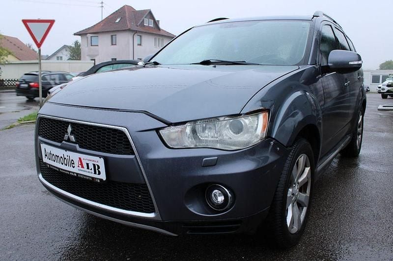Grau Gebraucht 2011 Mitsubishi Outlander Intense SUV | 4.490 € (Fairer Preis) - Bild 1/4