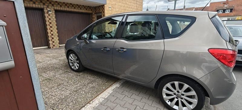 Gebraucht Opel Meriva 140 PS (102 kW) 2011 Grau Van / Kleinbus