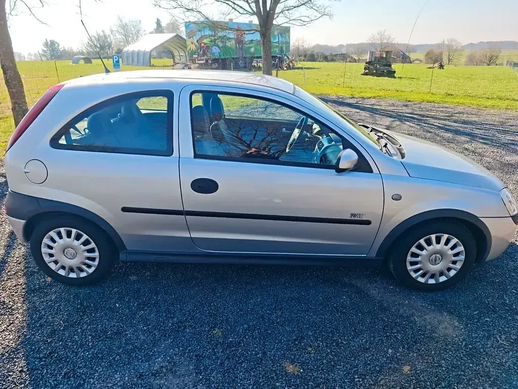 Gebraucht Opel Corsa Njoy 75 PS (55 kW) 2003 Silber Kleinwagen