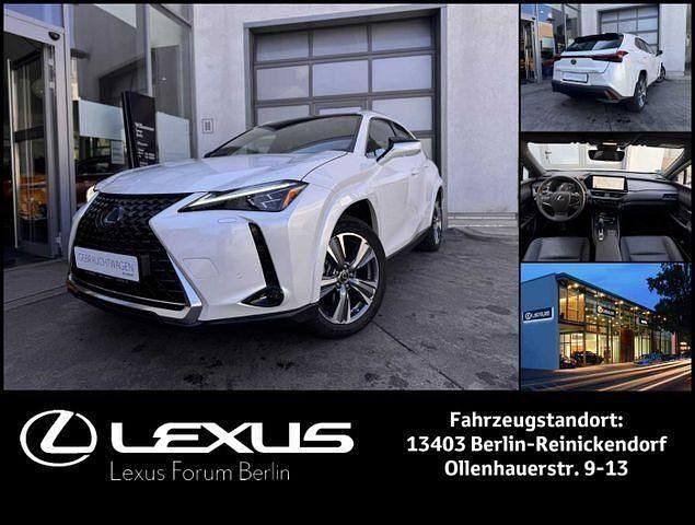 Titaniumweiß metalic (085) Gebraucht 2023 Lexus UX 300e Luxury Line SUV | 37.990 € - Bild 1/4