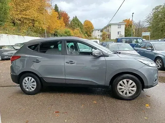 Gebraucht Hyundai ix35 Comfort 136 PS (100 kW) 2012 Grau SUV