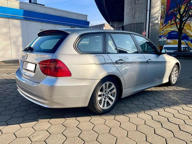 Gebraucht BMW 320 177 PS (130 kW) 2008 Silber Kombi