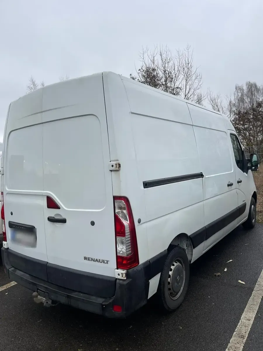 Używany Renault Master 100 KM (73 kW) 2011 Biały Sedan/Limuzyna