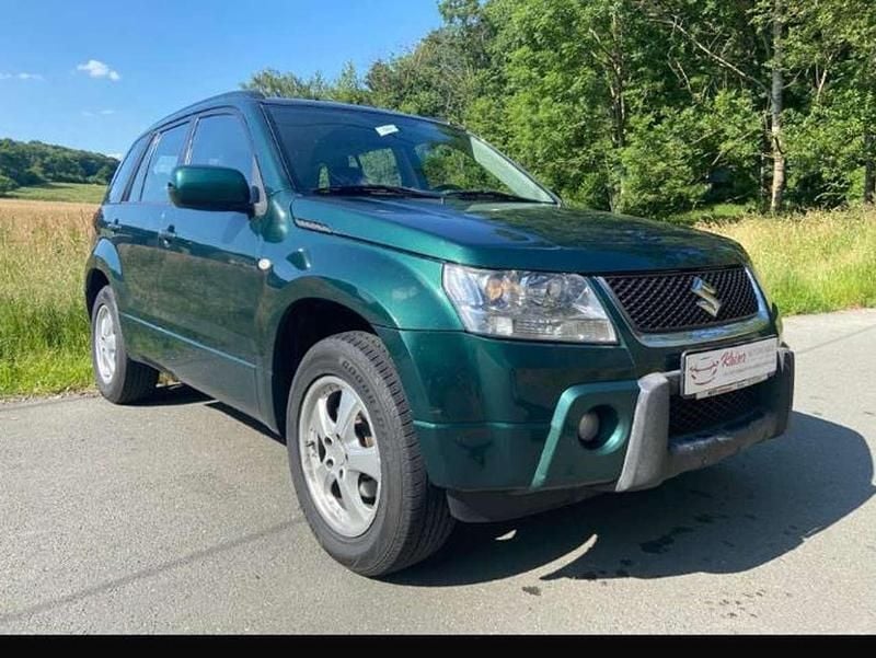 Grün Gebraucht 2010 Suzuki Grand Vitara Comfort SUV | 7.990 € (Etwas zu teuer) - Bild 1/4