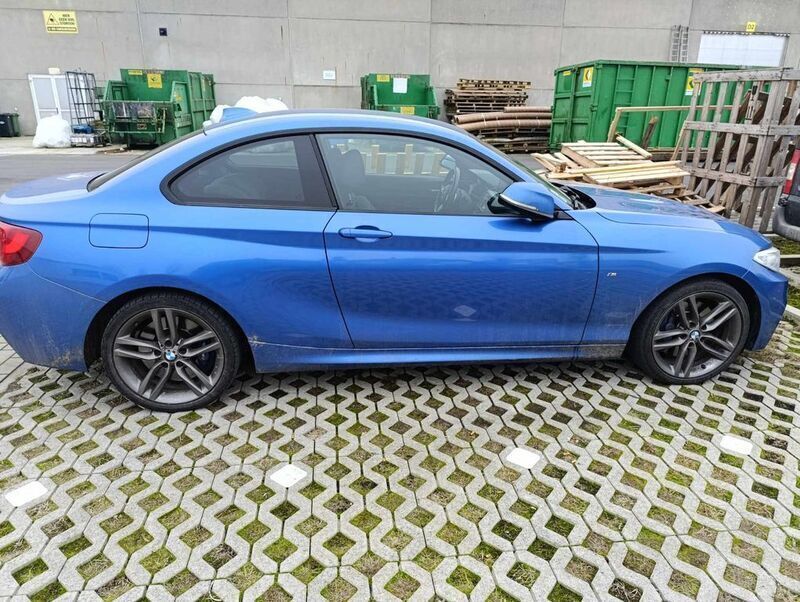 Blau Gebraucht 2014 BMW 220 Sport Line Coupé | 18.500 € - Bild 1/4