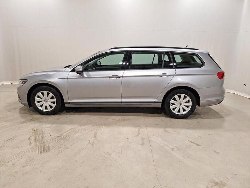 Gebraucht VW Passat Conceptline 150 PS (110 kW) 2022 Pyritsilber metallic Kombi