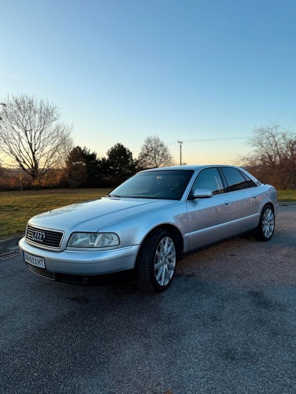 Silber Gebraucht 1999 Audi A8 Limousine | 10.000 € - Bild 1/4