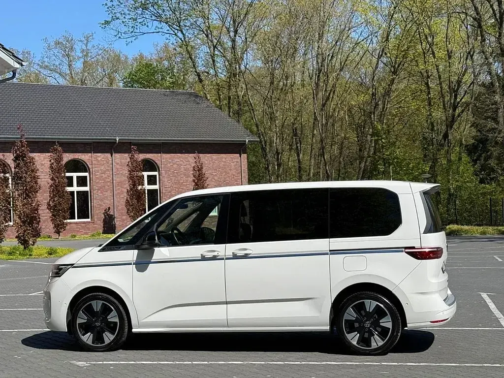 Usata VW Multivan Style 150 CV (110 kW) 2023 Bianco Monovolume