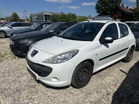 Weiß Gebraucht 2010 Peugeot 206+ Kleinwagen | 1.480 € (Guter Preis) - Bild 1/4