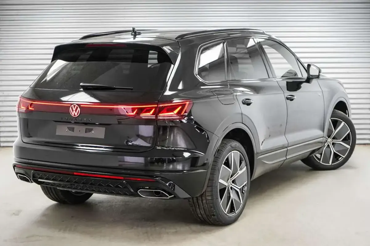 Neu VW Touareg R-line 286 PS (210 kW) 2026 Deep black SUV