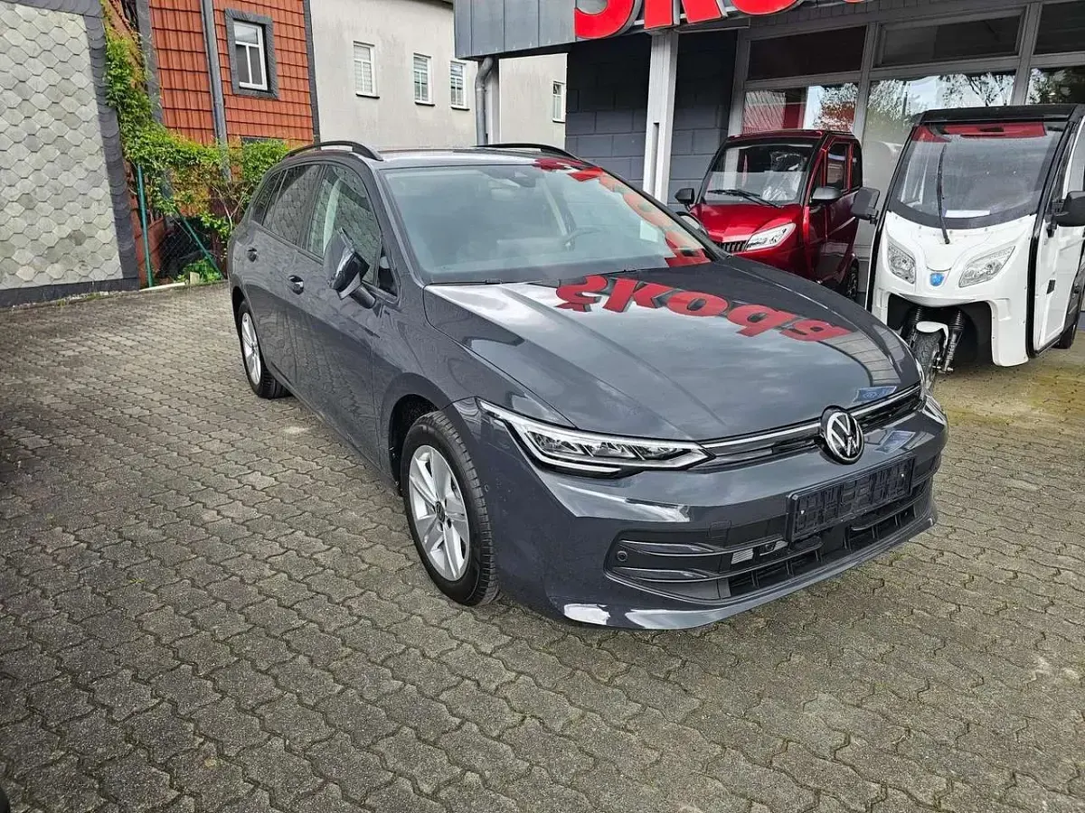 Neu VW Golf VIII Life 150 PS (110 kW) 2026 Uranograu Kombi